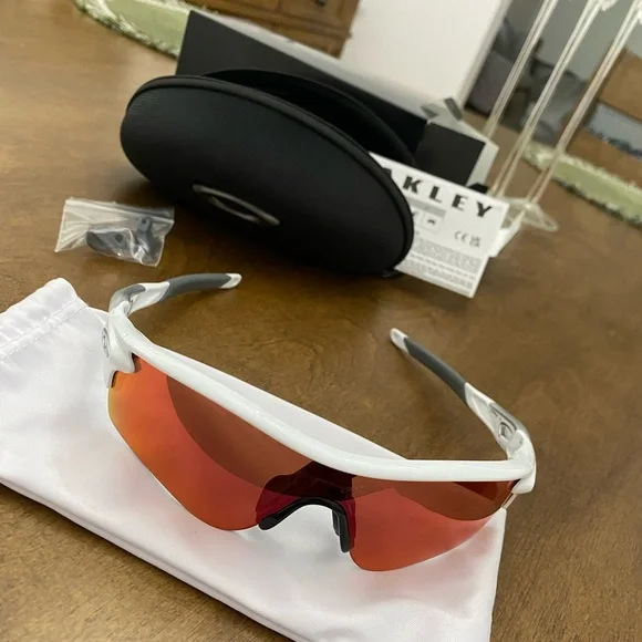 Oakley Radarlock Path Prizm Sunglasses in Rose Oakley Radar EV Path Prizm Rose Gold Sport Men main image 4